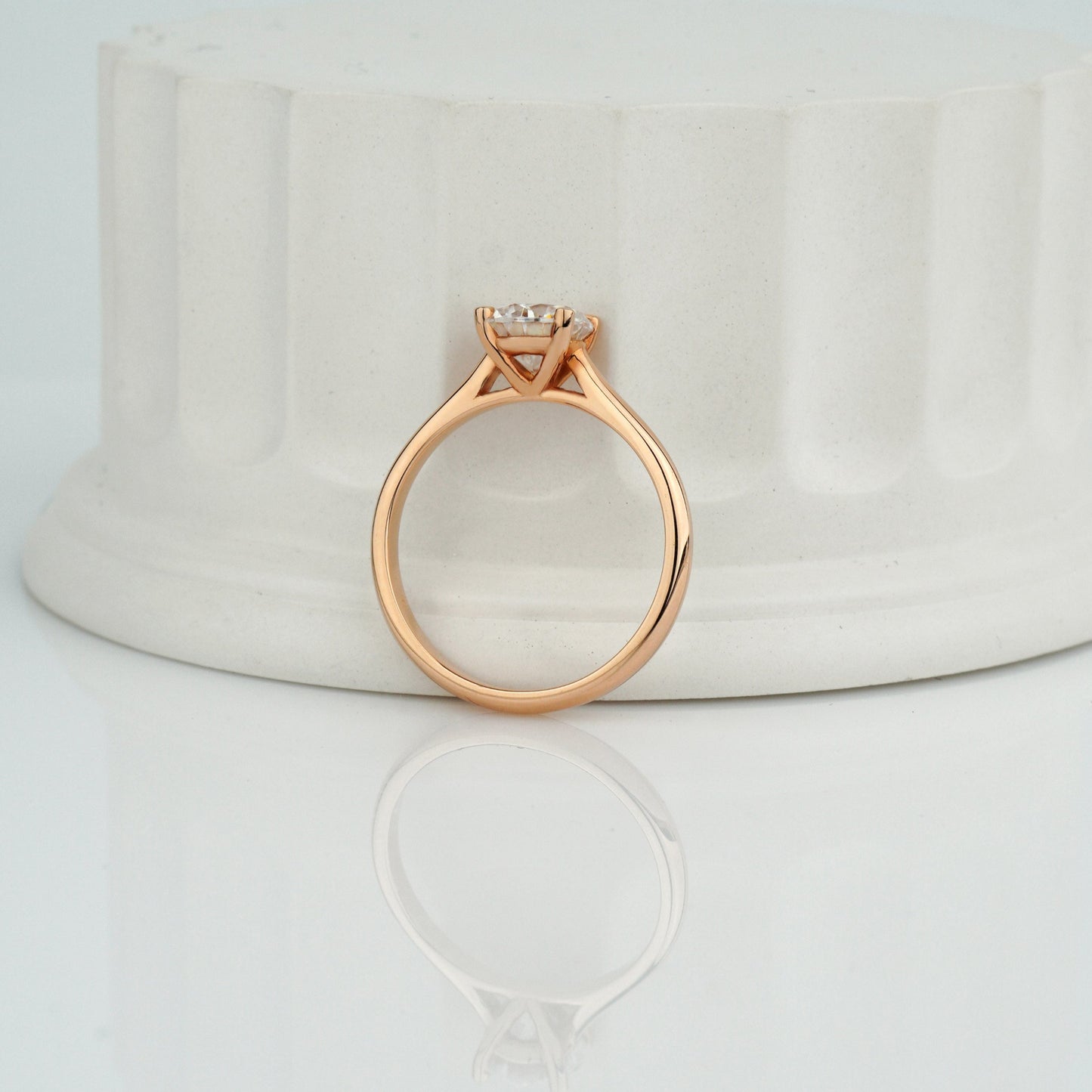 Pierścionek z moissanitem. Pierścionek zaręczynowy złoty. Pierścionek dla niej. Pierścionek 14k. Wyjątkowy pierścionek. Klasyczny pierścionek. Złoty pierścionek