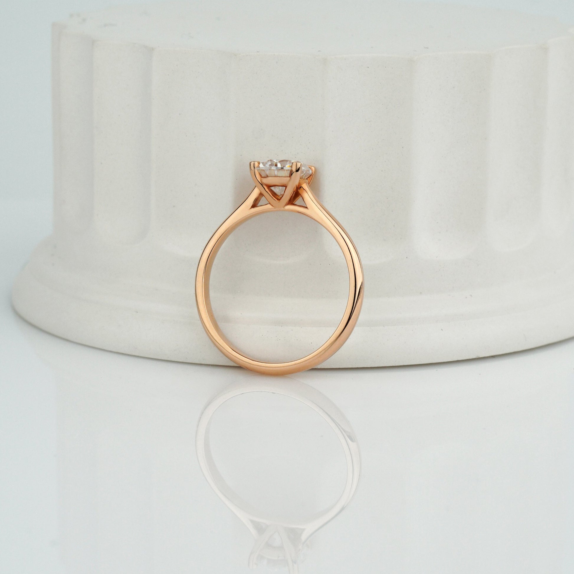 Pierścionek z moissanitem. Pierścionek zaręczynowy złoty. Pierścionek dla niej. Pierścionek 14k. Wyjątkowy pierścionek. Klasyczny pierścionek. Złoty pierścionek