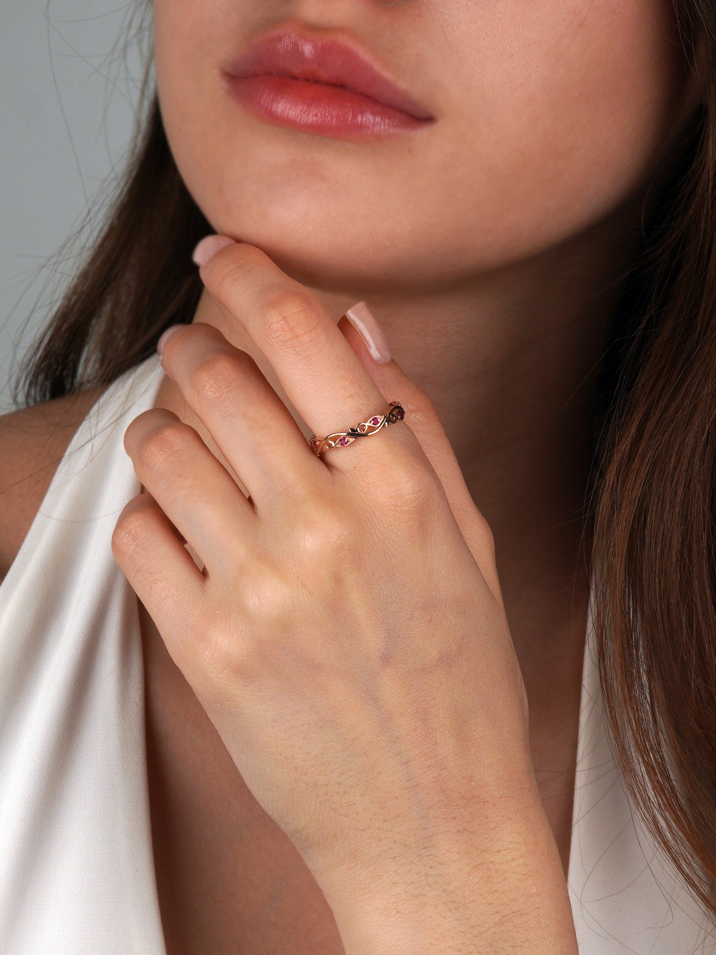 Delikatna obrączka w kwiaty z różowego złota, damska obrączka ślubna, złota obrączka ślubna z rubinami, delikatna złota obrączka z rubinami, cienka obrączka, obrączka ślubna boho, wyjątkowa obrączka ślubna, damska obrączka ślubna, pierścionek dla niej, złoty pierścionek z rubinami