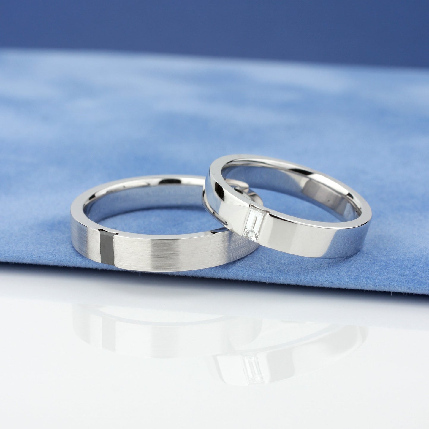 Obrączki ślubne złote. Obrączki białe złoto. Obrączki z czarnymi i białymi diamentami. Obrączki 14k złote. Klasyczne obrączki. Diamentowe obrączki. Obrączka damska klasyczna białe złoto. Obrączka męska klasyczna białe złoto.