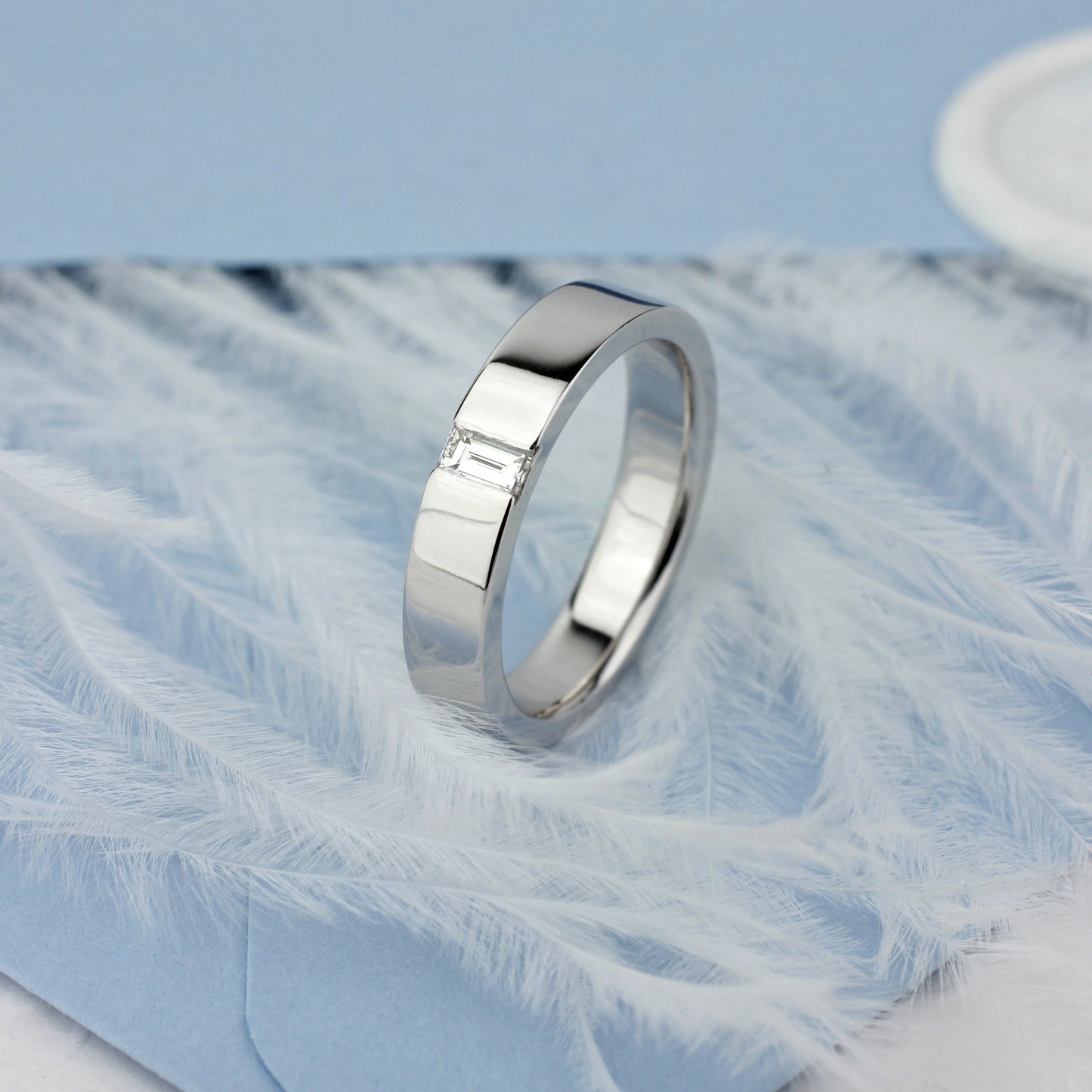Obrączka 14k. Obrączka damska białe złoto. Obrączka z białymi diamentami. Obrączka ślubna damska. Diamentowa obrączka damska.