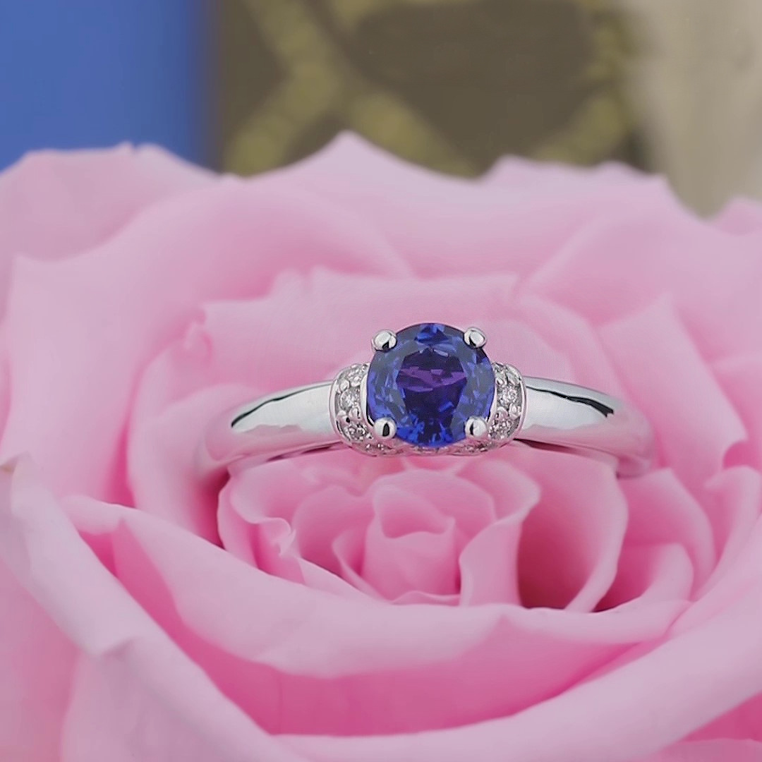 Pierścionek złoty. Pierścionek zaręczynowy białe złoto. Pierścionek zaręczynowy z szafirem i diamentami. Diamentowy pierścionek. Pierścionek 14k złoto.