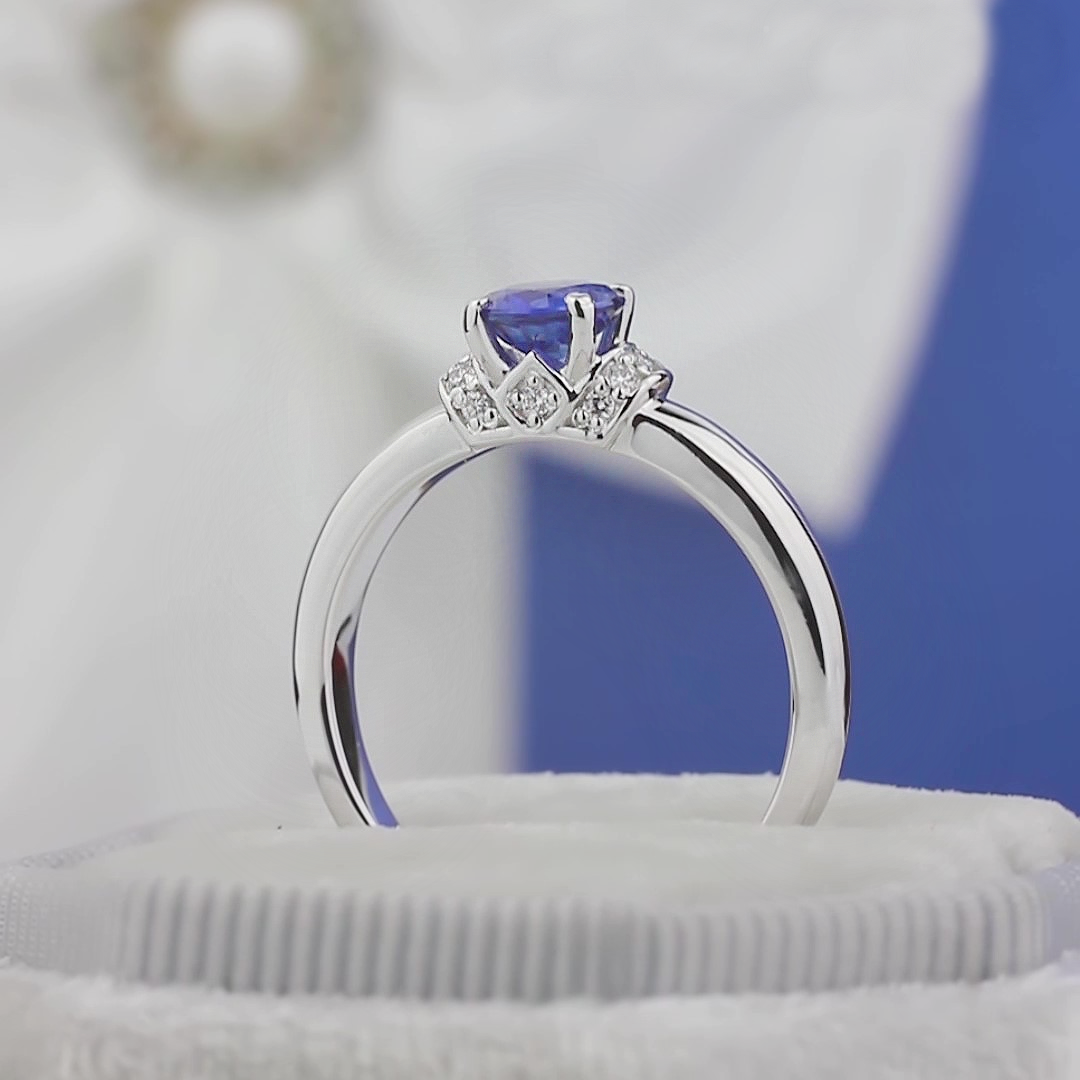 Pierścionek złoty. Pierścionek zaręczynowy białe złoto. Pierścionek zaręczynowy z szafirem i diamentami. Diamentowy pierścionek. Pierścionek 14k złoto.