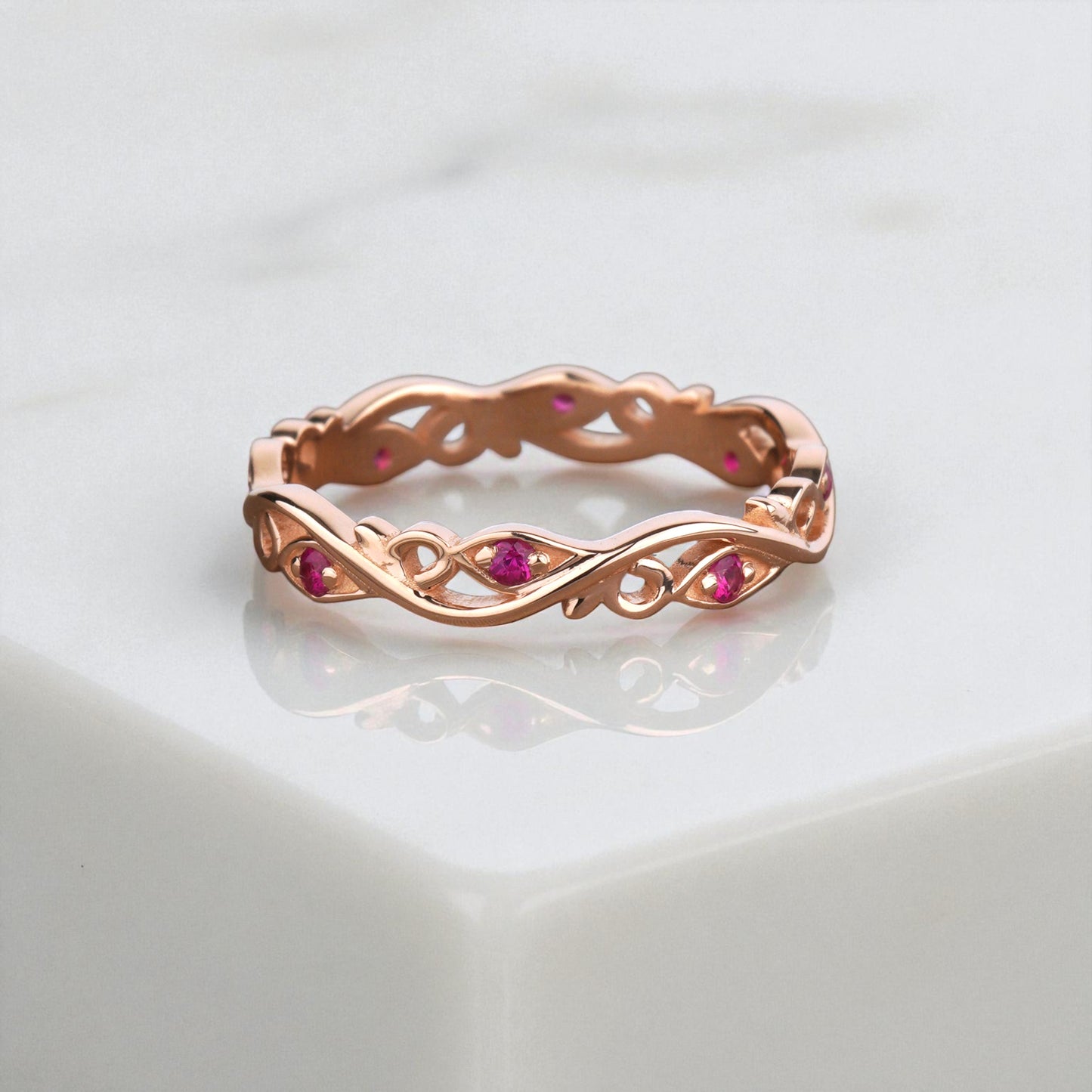 Minimalistyczna obrączka w kwiaty z rubinami 426 - 1