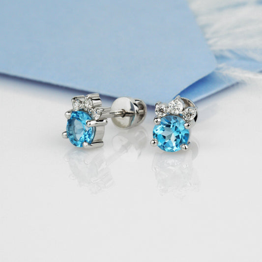 Złote kolczyki z topazem i lśniącymi moissanitami. Eleganckie złote kolczyki dla kobiet, idealne na prezent. Kolczyki złote sztyfty z błyszczącymi kamieniami.