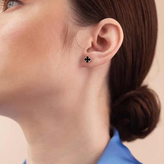 Kolczyki złote z czarną masą perłową. Kolczyki złote damskie. Kolczyki żółte złoto. Kolczyki koniczynki. Kolczyki na prezent.