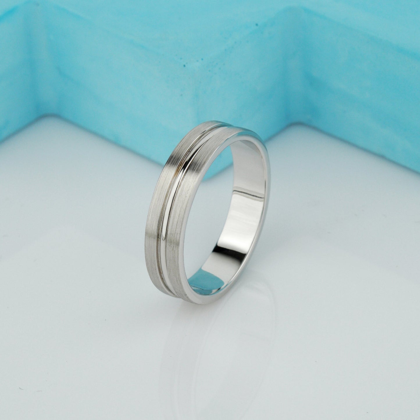 Złote obrączki ślubne z diamentem. Obrączki ślubne dla par. Pasujące obrączki ślubne dla niego i dla niej. Zestaw obrączek ślubnych. 14k złote obrączki ślubne. Zwykłe obrączki ślubne. Obrączki z litego złota