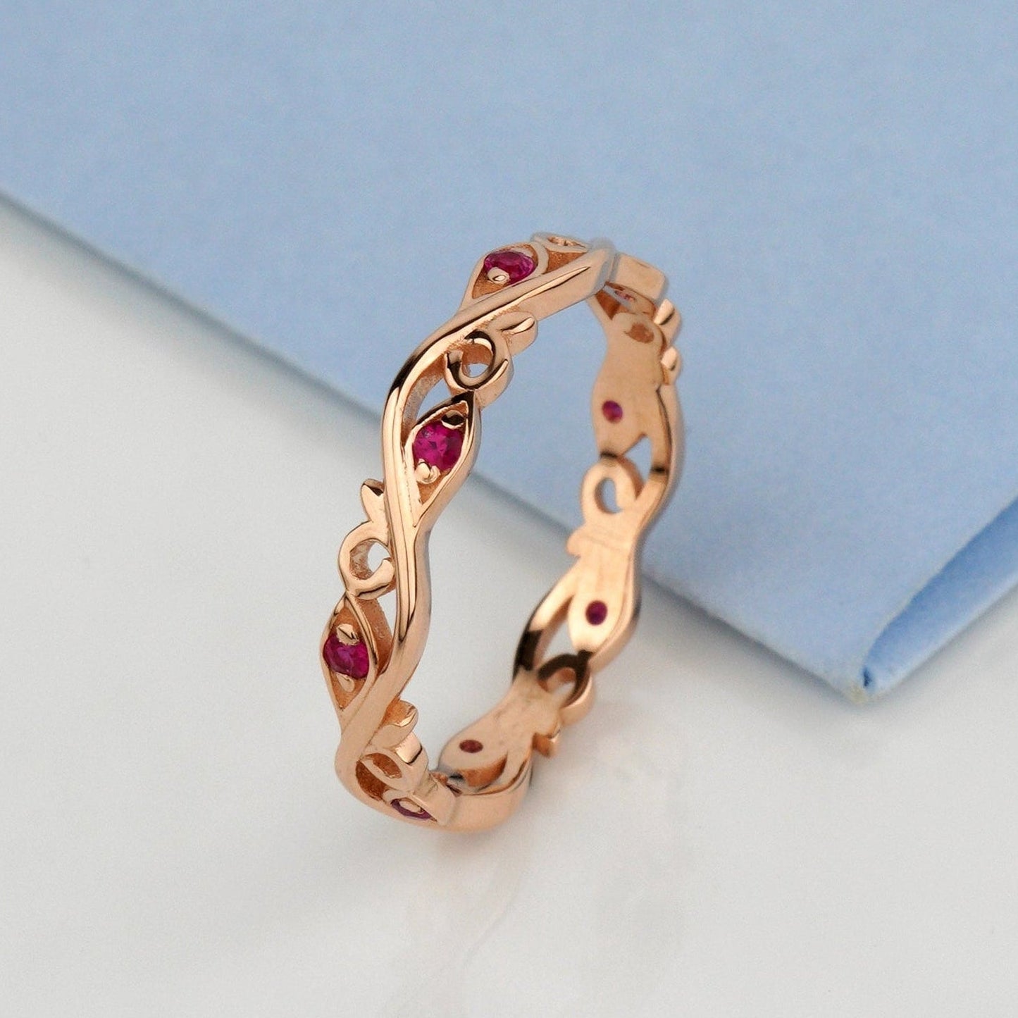 Delikatna obrączka w kwiaty z różowego złota, damska obrączka ślubna, złota obrączka ślubna z diamentami, delikatna złota obrączka z diamentami, cienka obrączka z diamentami, obrączka ślubna boho, wyjątkowa obrączka ślubna, damska obrączka ślubna, pierścionek dla niej, złoty pierścionek z diamentem