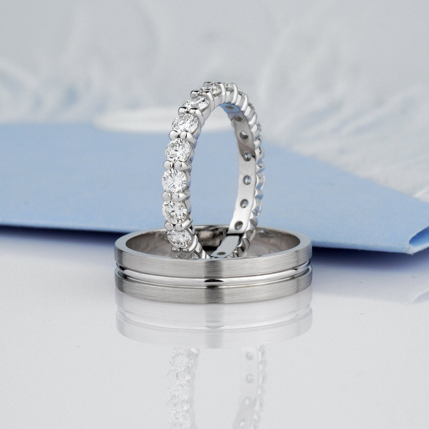 Obrączki ślubne białe złoto. 14k złote obrączki. Obrączki ślubne złote z diamentami. Obrączka damska z diamentami. Obrączka męska matowa.
