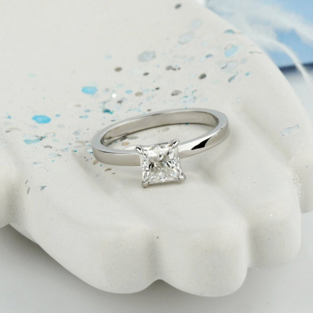 Pierścionek z moissanitem. Pierścionek zaręczynowy złoty. Pierścionek dla niej. Pierścionek 14k. Wyjątkowy pierścionek. Klasyczny pierścionek. Złoty pierścionek. Pierścionek z moissanitem o szlifie princess