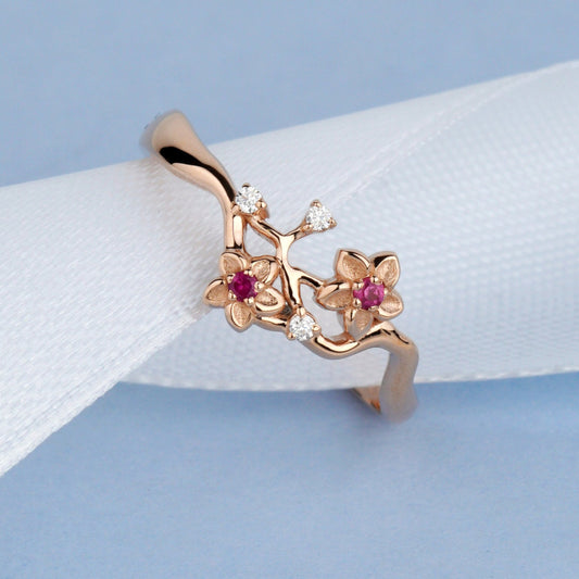 Pierścionek sakura. Pierścionek złoty z szafirami oraz moissanitami. Pierścionek złoty damski. Delikatny pierścionek na co dzień. Pierścionek dla niej. Pierścionek różowe złoto.