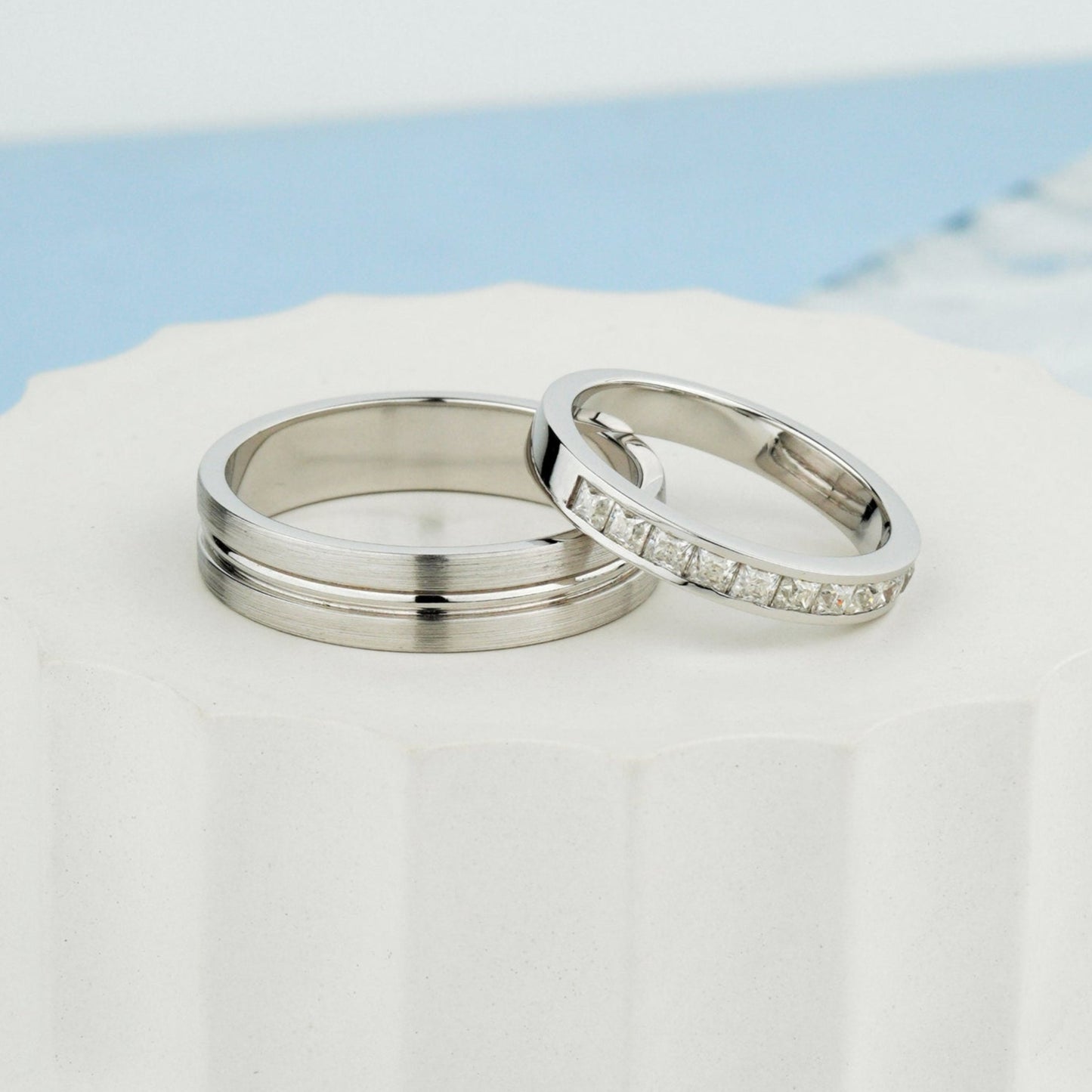 Złote obrączki ślubne z diamentem. Obrączki ślubne dla par. Pasujące obrączki ślubne dla niego i dla niej. Zestaw obrączek ślubnych. 14k złote obrączki ślubne. Zwykłe obrączki ślubne. Obrączki z litego złota