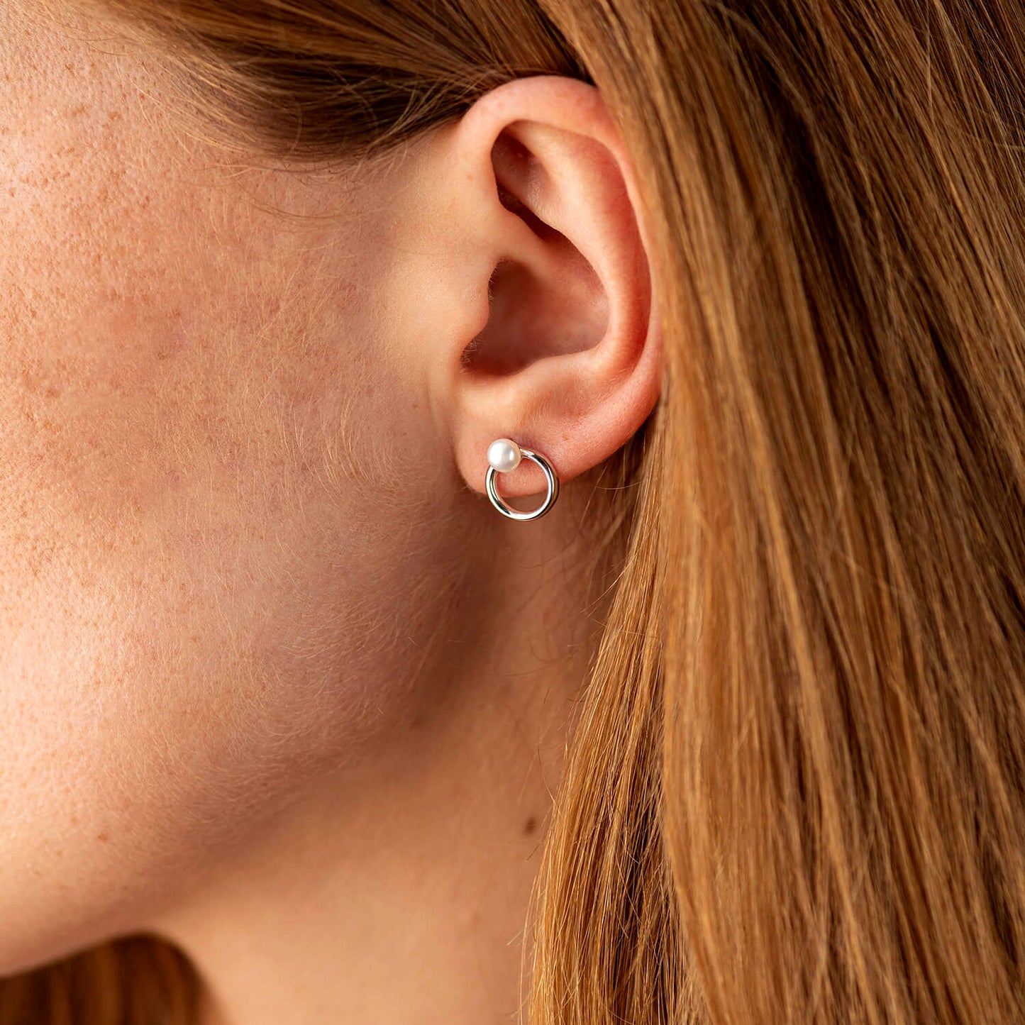 Złote damskie kolczyki z perełkami 585 idealne na prezent