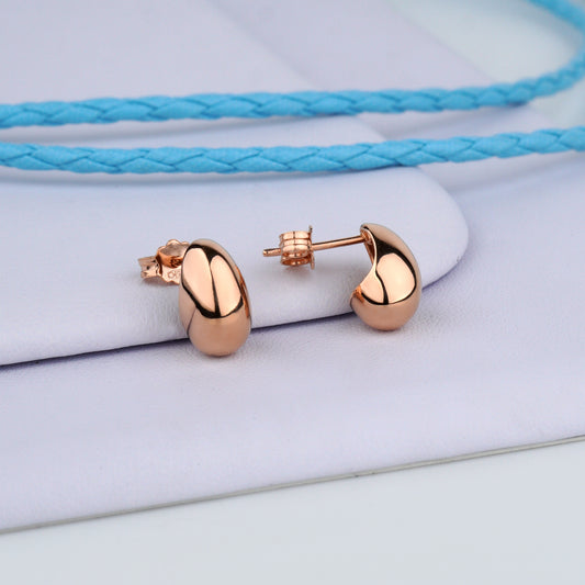 Złote kolczyki 585 z różowego złota, eleganckie sztyfty w kształcie kropli łezki. Idealne na prezent oraz na co dzień.