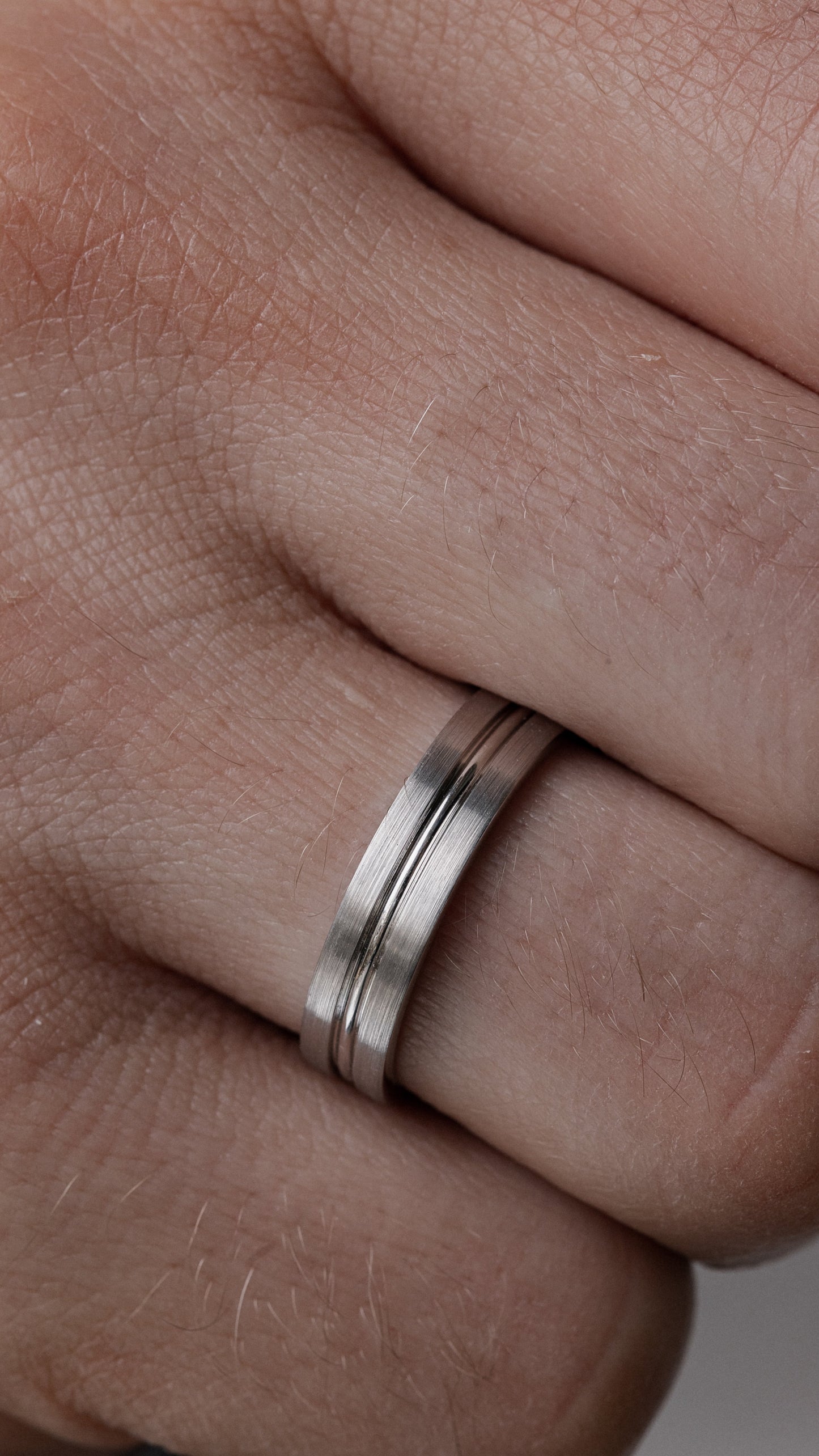 Złote obrączki ślubne z diamentem. Obrączki ślubne dla par. Pasujące obrączki ślubne dla niego i dla niej. Zestaw obrączek ślubnych. 14k złote obrączki ślubne. Zwykłe obrączki ślubne. Obrączki z litego złota