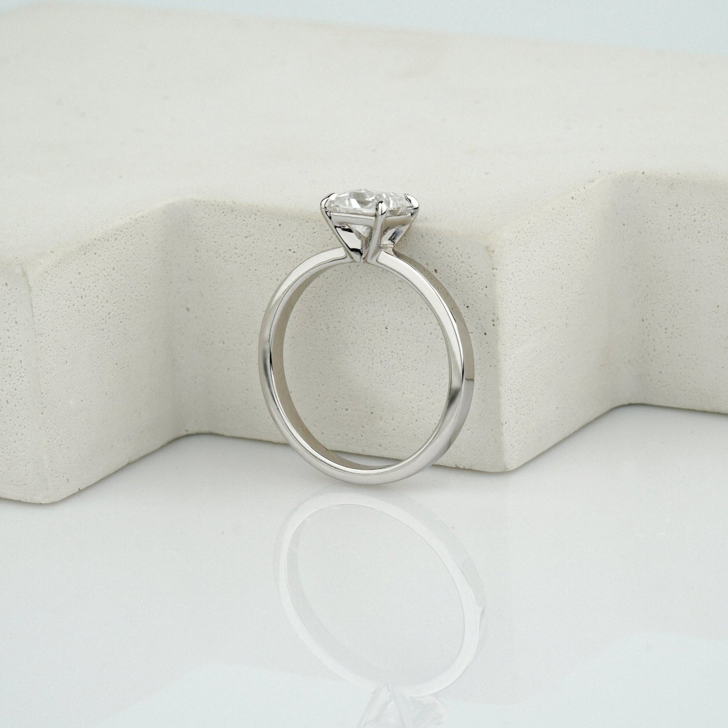 Pierścionek z moissanitem. Pierścionek zaręczynowy złoty. Pierścionek dla niej. Pierścionek 14k. Wyjątkowy pierścionek. Klasyczny pierścionek. Złoty pierścionek. Pierścionek z moissanitem o szlifie princess