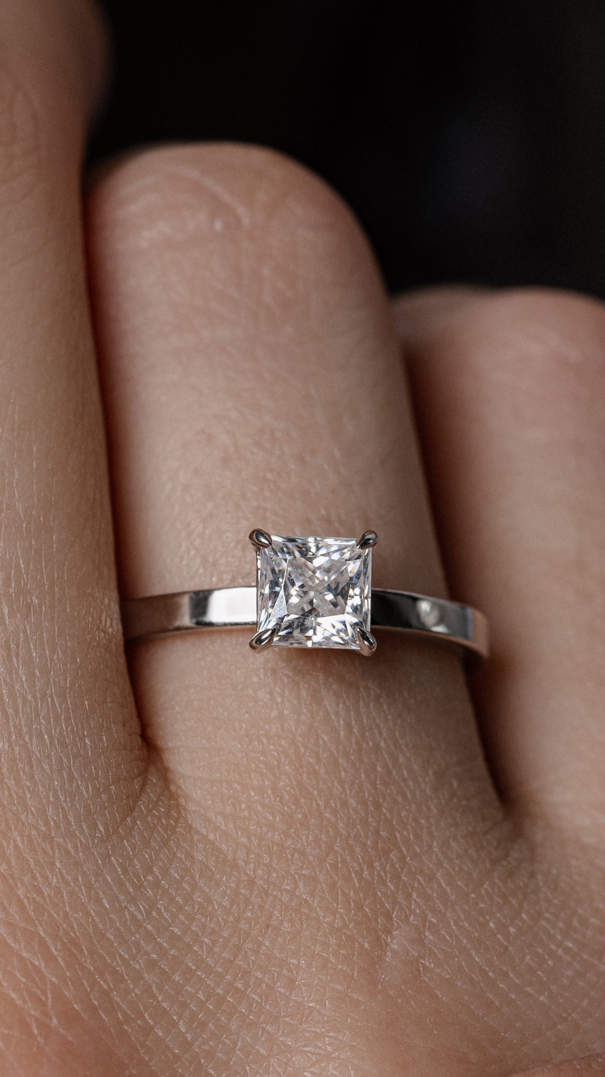 Pierścionek z moissanitem. Pierścionek zaręczynowy złoty. Pierścionek dla niej. Pierścionek 14k. Wyjątkowy pierścionek. Klasyczny pierścionek. Złoty pierścionek. Pierścionek z moissanitem o szlifie princess