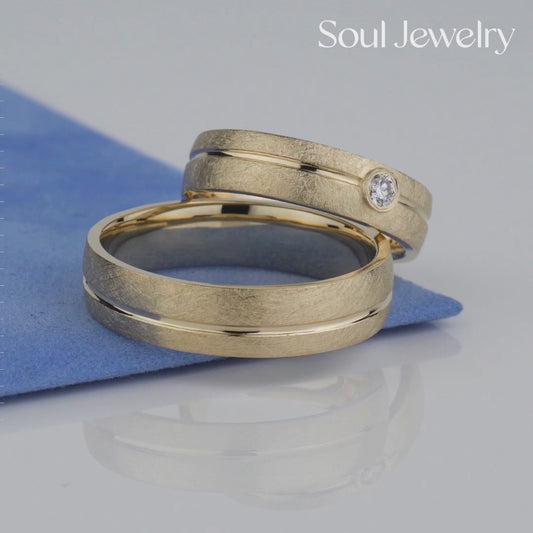 Damska obrączka ślubna z diamentem. Obrączka z litego złota. Unikalna obrączka ślubna. Damska obrączka z diamentem. Obrączka dla niej. Kobieca złota obrączka. Matowe obrączki ślubne. Złota obrączka z diamentem