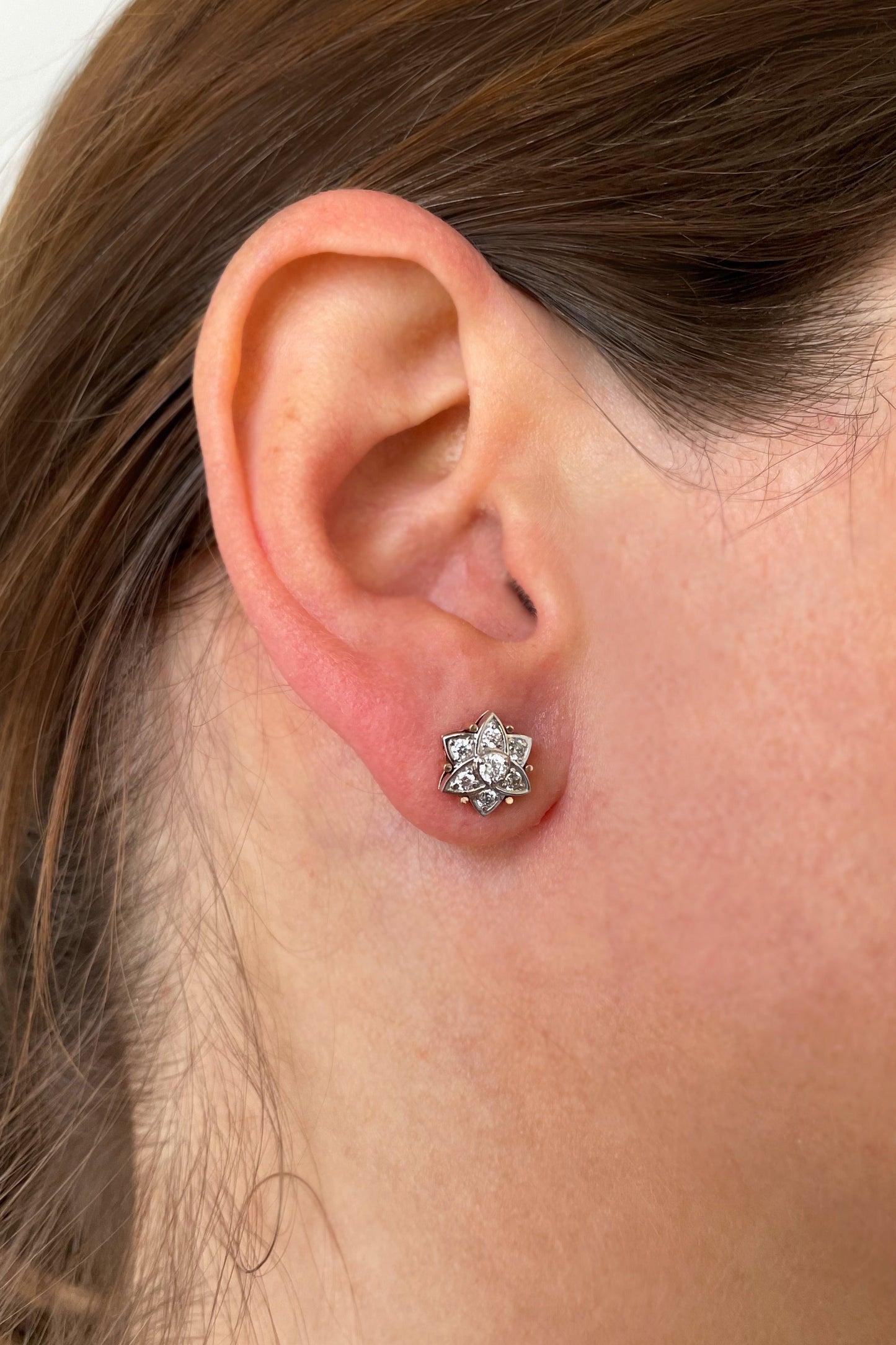 Kolczyki sztyfty z 14-karatowego złota. Złote kolczyki kwiaty. Złote kolczyki sztyfty dla kobiet. Kolczyki kwiat róży. Prezent dla żony. Prezent na rocznicę.