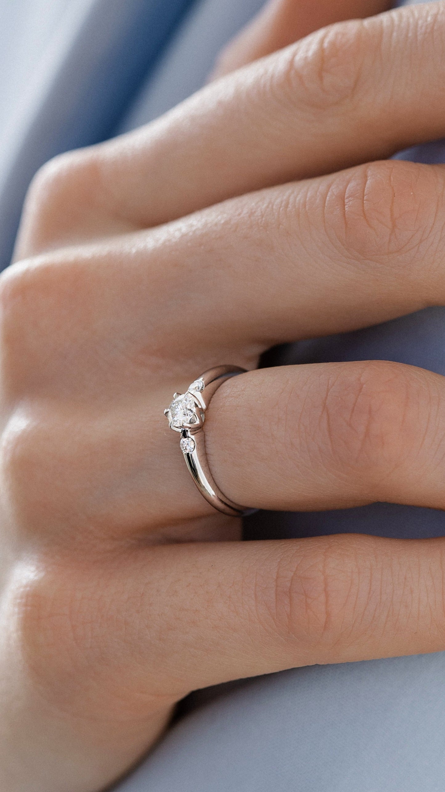 pierścionek zaręczynowy z naturalnym diamentem, pierścionek zaręczynowy z białego złota, pierścionek zaręczynowy z diamentem z białego złota, wyjątkowy pierścionek zaręczynowy, pierścionek dla niej, pierścionek oświadczynowy, złoty pierścionek zaręczynowy, pierścionek zaręczynowy, pierścionek z diamentem, pierścionek zaręczynowy z diamentem