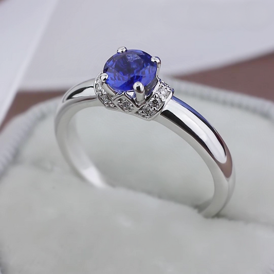Pierścionek złoty. Pierścionek zaręczynowy białe złoto. Pierścionek zaręczynowy z szafirem i diamentami. Diamentowy pierścionek. Pierścionek 14k złoto.