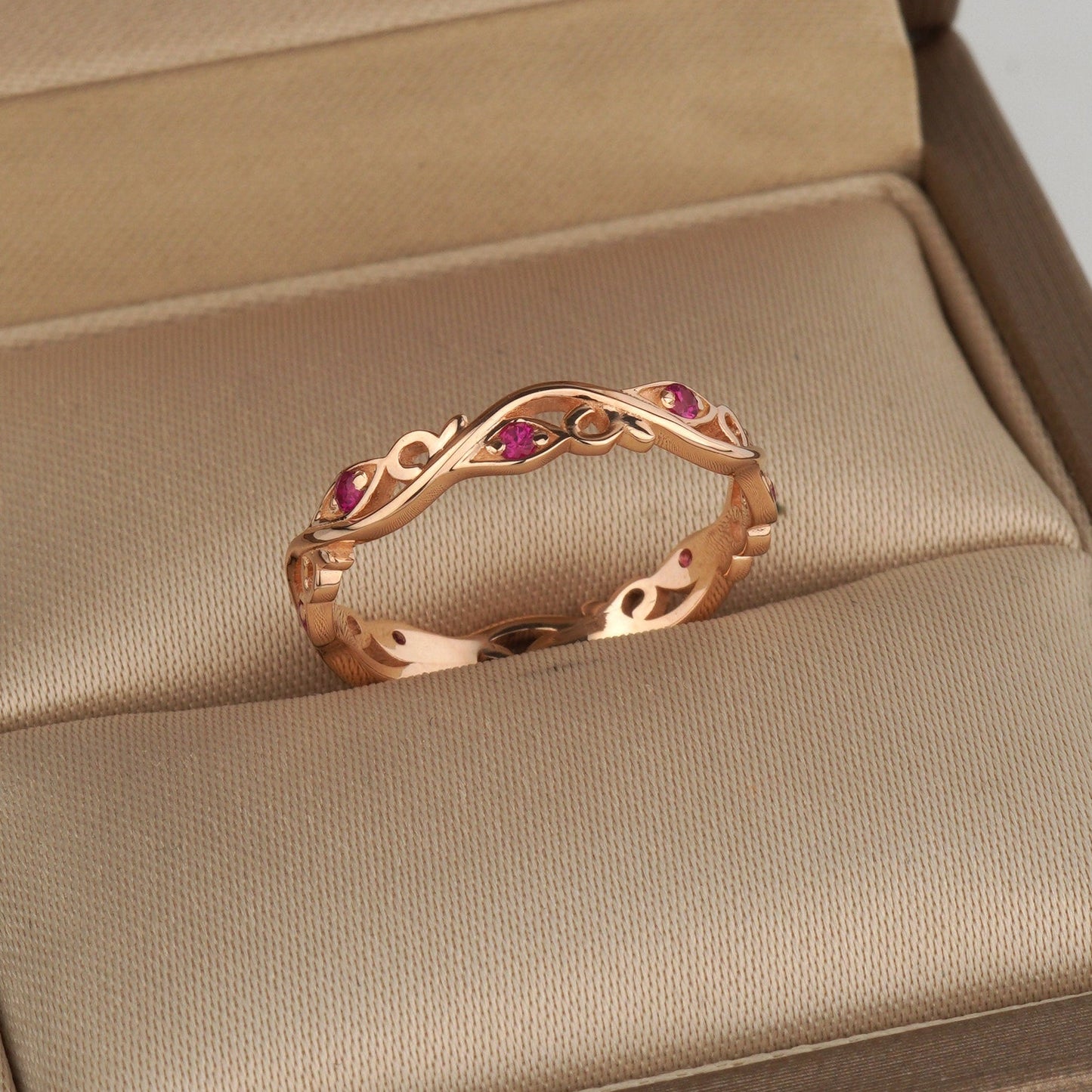 Minimalistyczna obrączka w kwiaty z rubinami 426 - 1