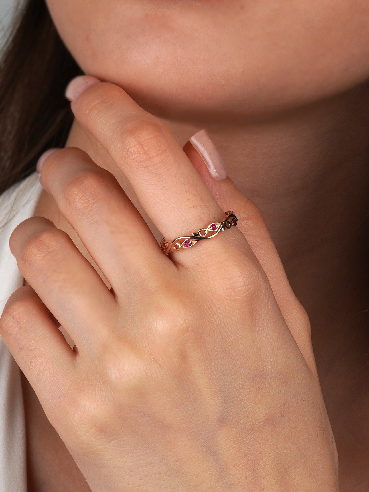 Minimalistyczna obrączka w kwiaty z rubinami 426 - 1