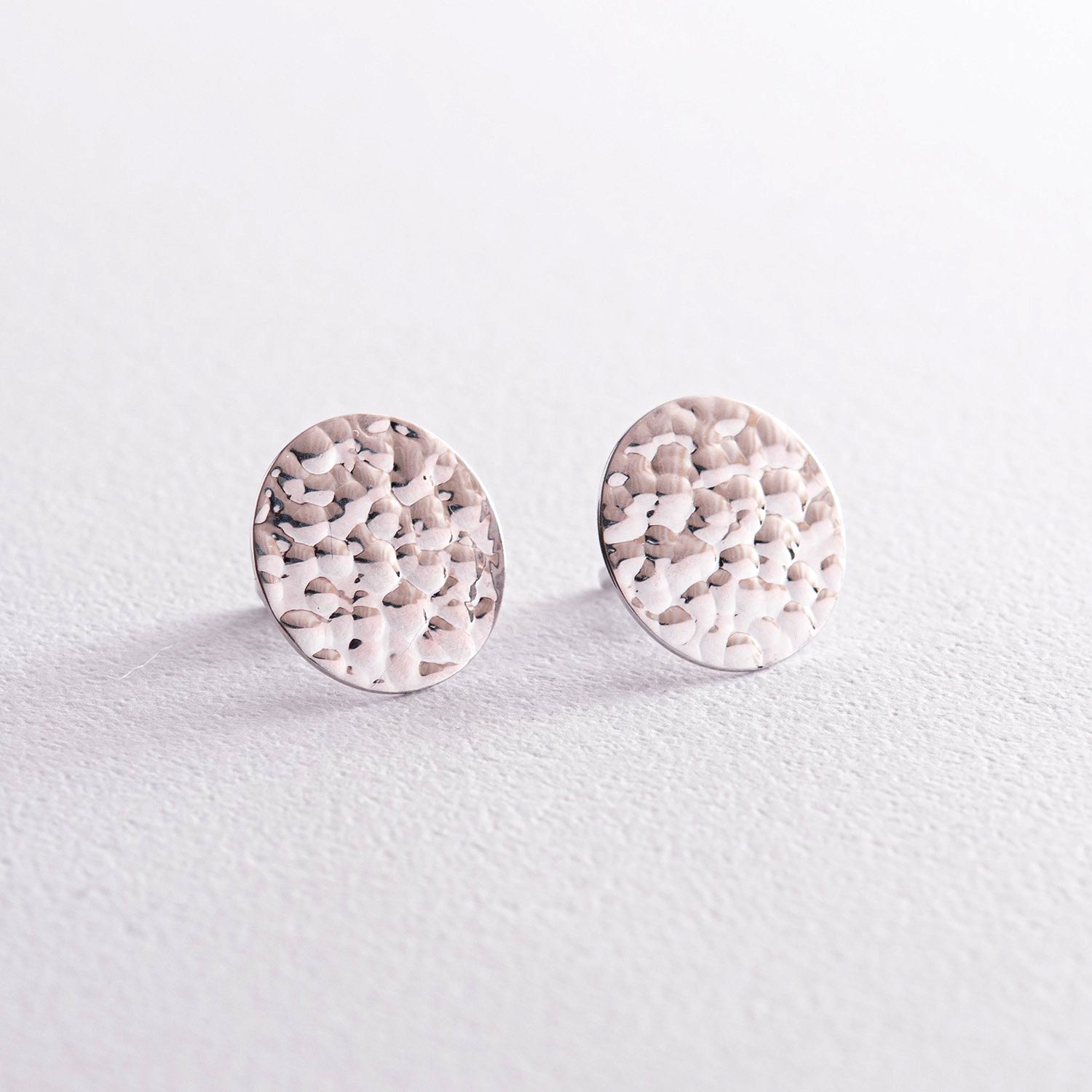 Kolczyki w białym złocie idealne na co dzień.