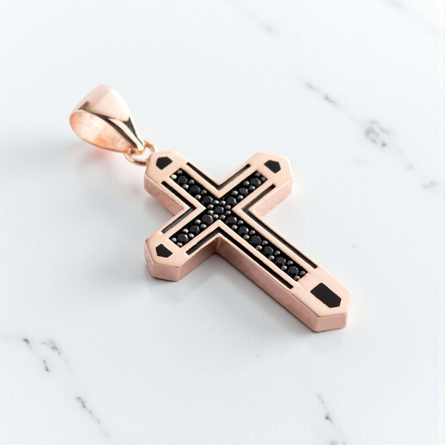 Elegancka zawieszka krzyżyk złoto z czarnymi akcentami