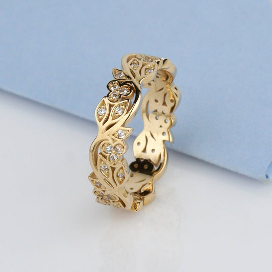 Damska obrączka ślubna, złota obrączka ślubna, wyjątkowa obrączka ślubna, kwiatowa obrączka ślubna, obrączka ślubna z kwiatami, diamentowa obrączka, obrączki ślubne z białego złota z diamentami, pierścionek z moissanitem, obrączka z moissanitem