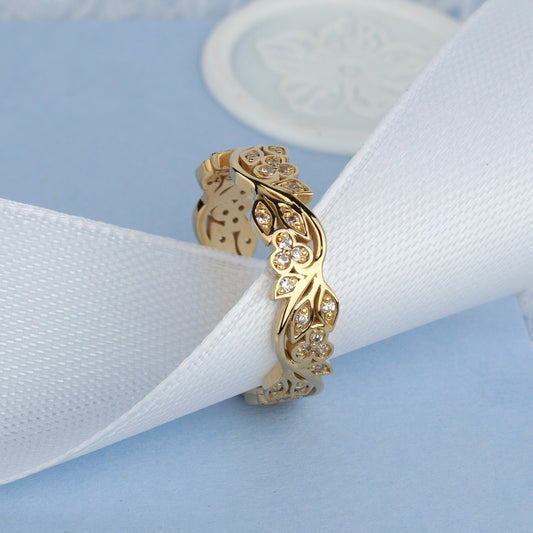 Damska obrączka ślubna, złota obrączka ślubna, wyjątkowa obrączka ślubna, kwiatowa obrączka ślubna, obrączka ślubna z kwiatami, diamentowa obrączka, obrączki ślubne z białego złota z diamentami, pierścionek z moissanitem, obrączka z moissanitem