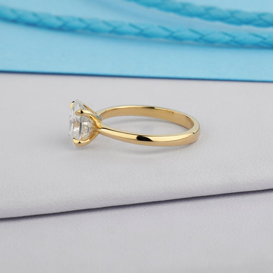 Luksusowy pierścionek z moissanitem w złocie 585