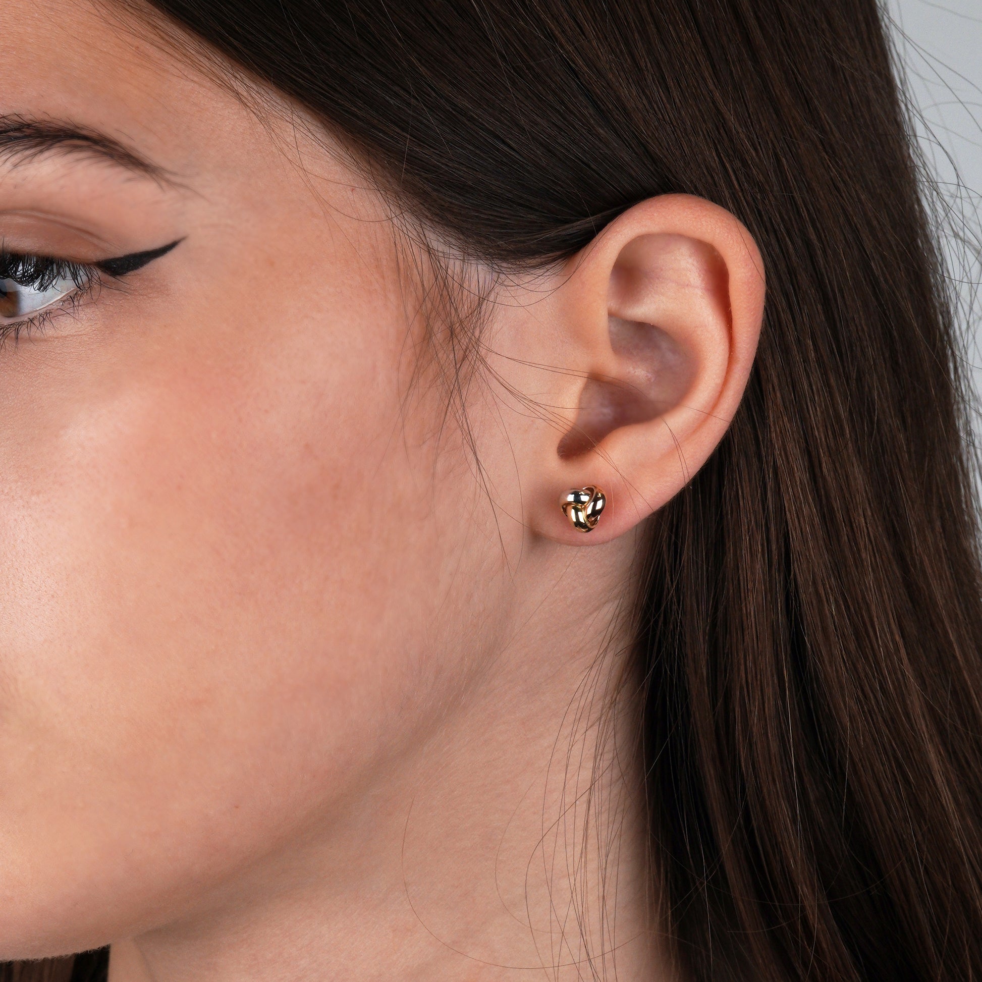 Minimalistyczne lekkie kolczyki sztyfty