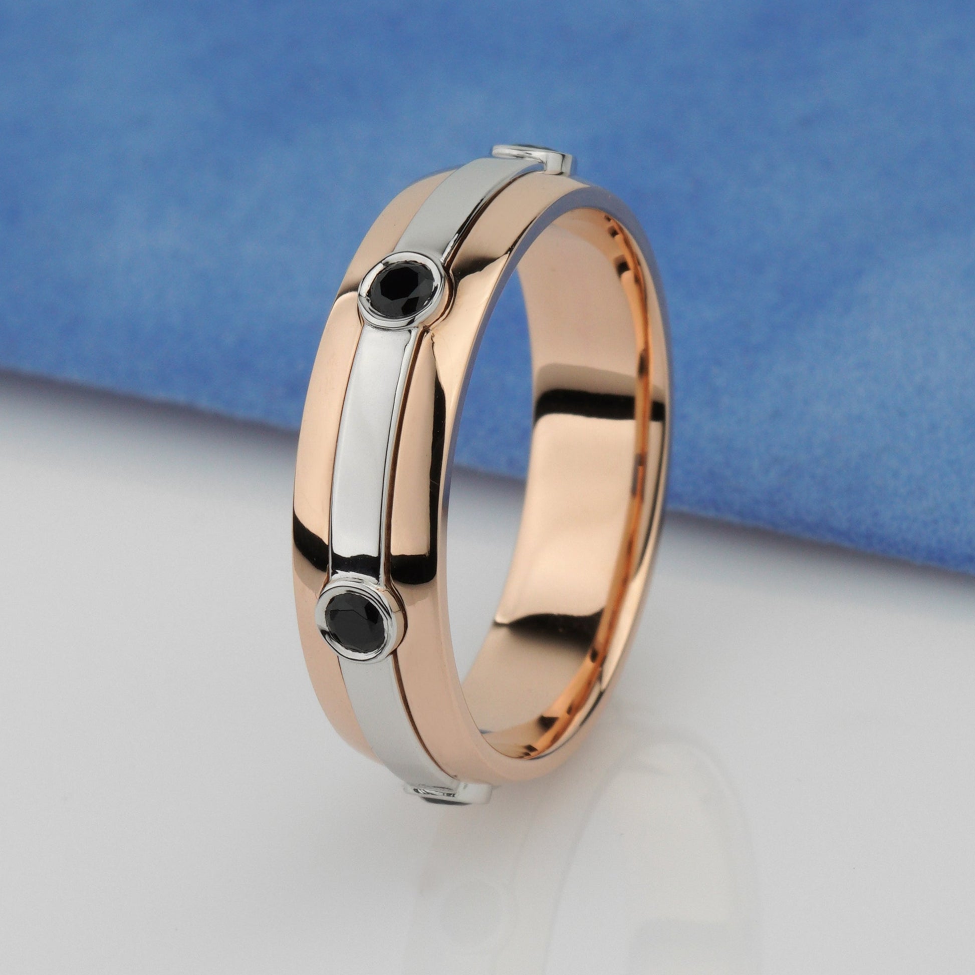 Męska obrączka ślubna, wyjątkowa obrączka ślubna, obrączka dla niego. dwukolorowa obrączka ślubna, matowa obrączka ślubna, szczotkowana obrączka ślubna, obrączka ślubna z litego złota, złota obrączka ślubna, fasetowana obrączka ślubna, wyjątkowa męska obrączka ślubna, złota obrączka ślubna