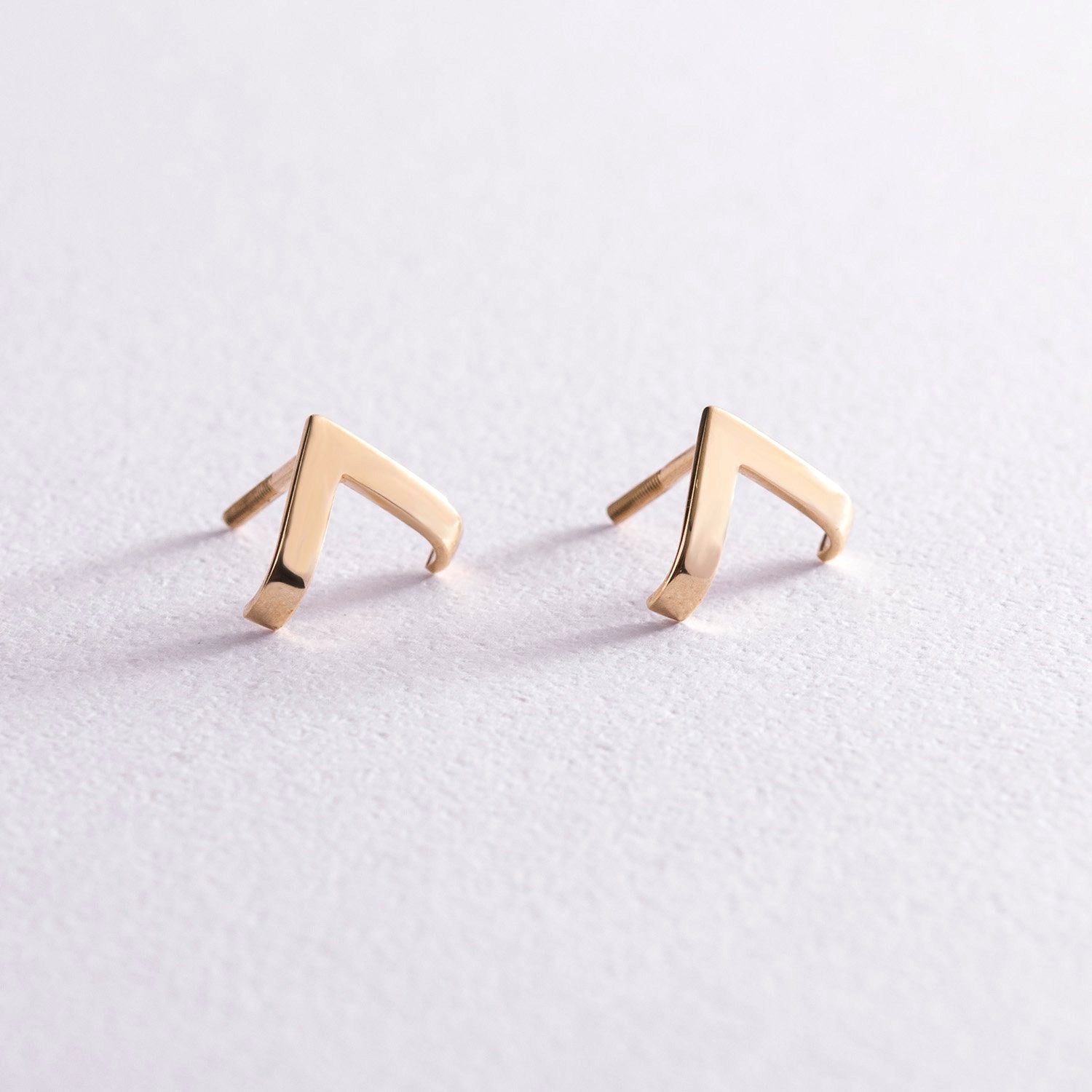 Złote kolczyki geometryczne w kształcie litery V, złoto próby 585