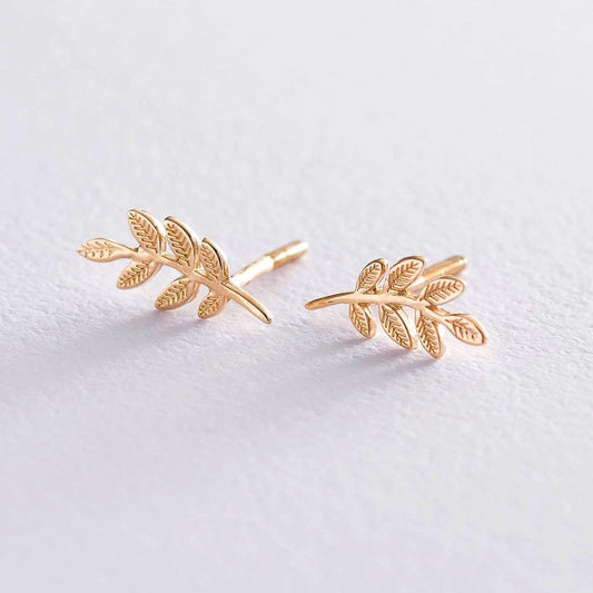 Złote kolczyki w kształcie listków – delikatna i elegancka biżuteria inspirowana naturą. Idealne na prezent i do codziennych stylizacji.