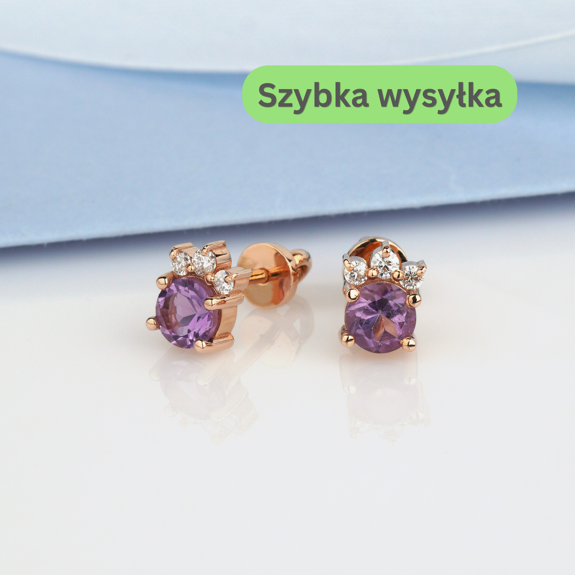 Złote kolczyki z ametystami i lśniącymi moissanitami. Eleganckie złote kolczyki dla kobiet, idealne na prezent. Kolczyki złote sztyfty z błyszczącymi kamieniami.