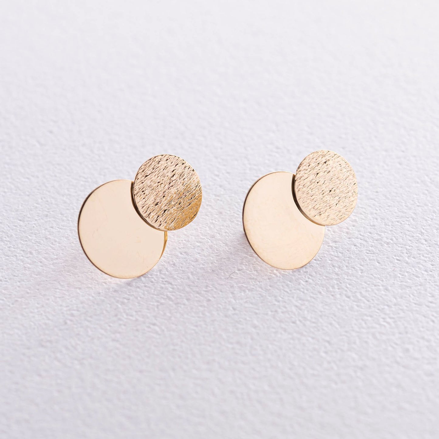 złote kolczyki okręgi