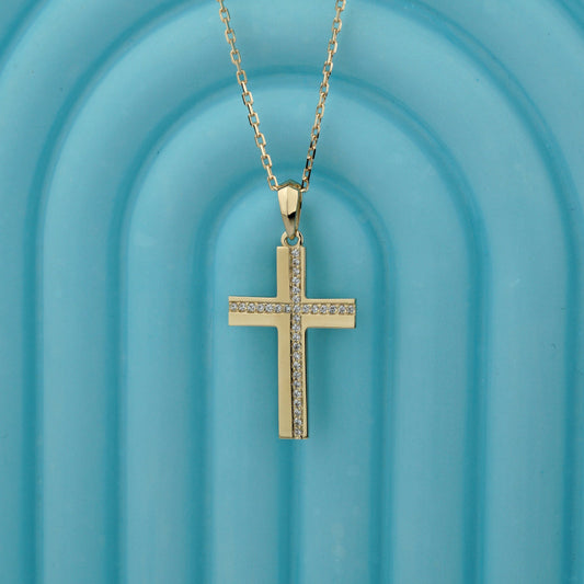 Złoty wisiorek z cyrkoniami