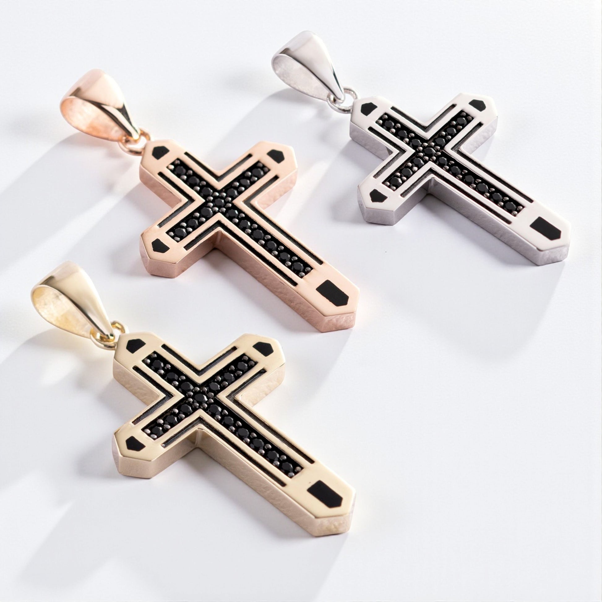 Złoty krzyżyk z czarnymi zdobieniami próba 585