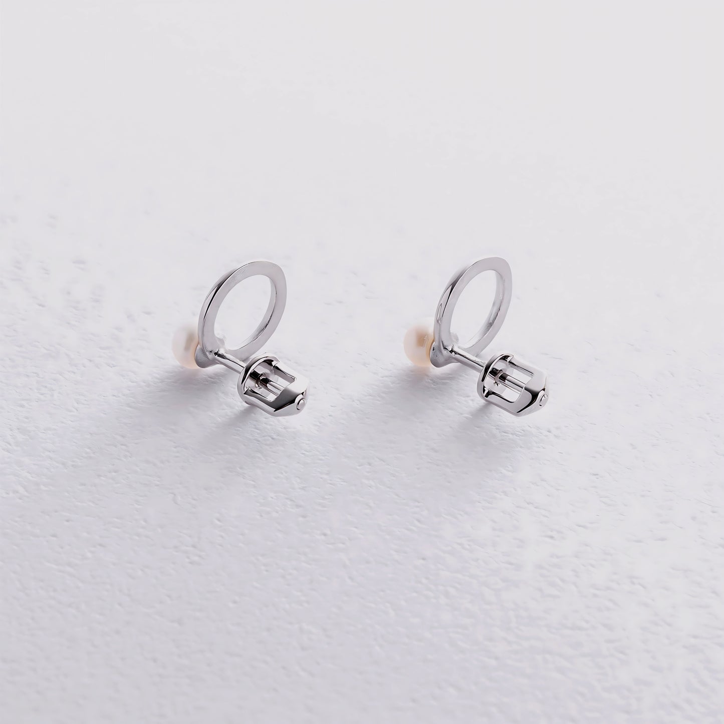 Klasyczne kolczyki złote z perełkami