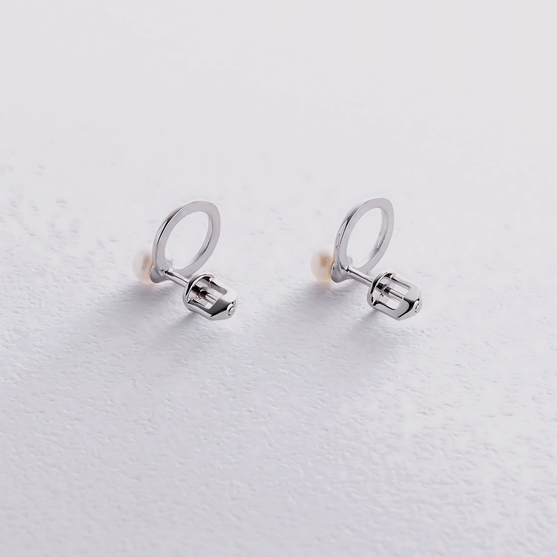 Klasyczne kolczyki złote z perełkami