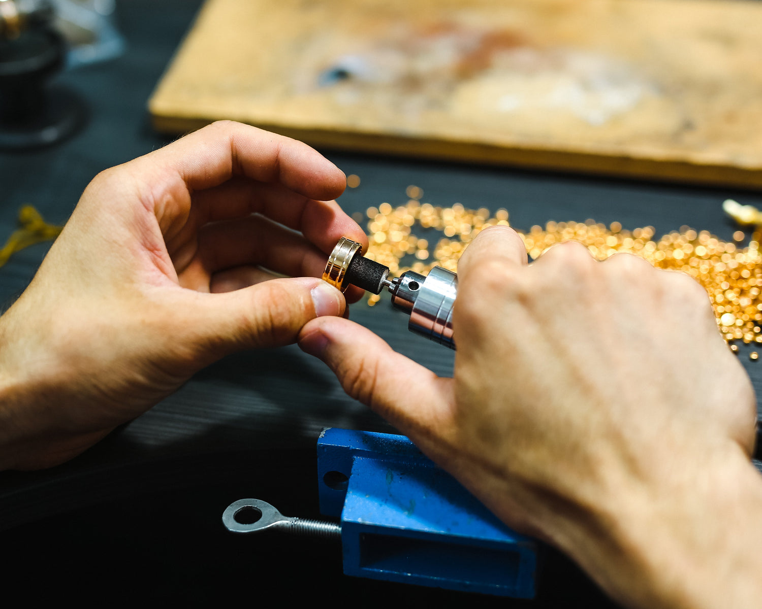 Wykonanie obraczek slubnych z wlasnego złota