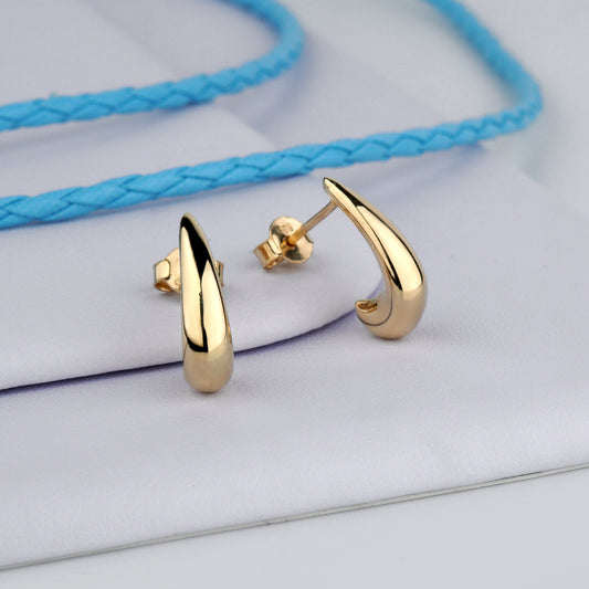 Złote kolczyki sztyfty – minimalistyczne i eleganckie, idealne na co dzień i specjalne okazje. Delikatne kolczyki sztyfty z żółtego złota 585, klasyczny ponadczasowy design.