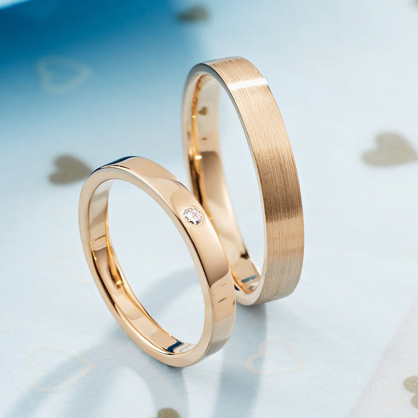 Zestaw obrączek ślubnych dla niej i dla niego. Proste obrączki ślubne. Płaskie obrączki ślubne. 14k złote obrączki ślubne. Zestaw obrączek ślubnych. Złote obrączki dla par. Zwykłe obrączki ślubne. Minimalistyczne obrączki ślubne